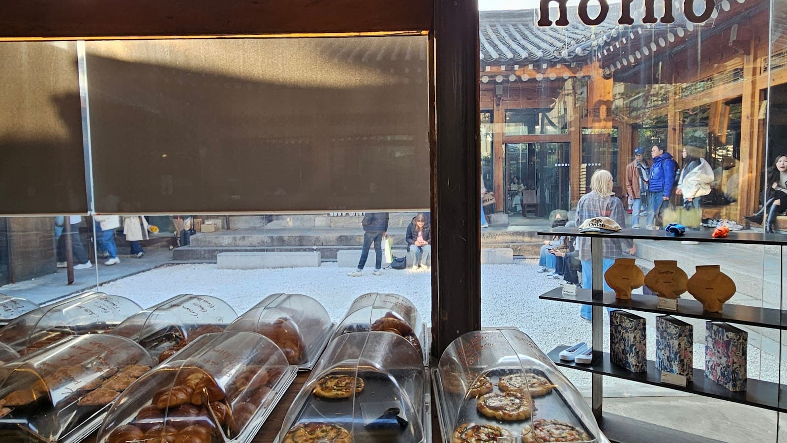 ソウル集中作業カフェ7選:デザインが没入を生む空間