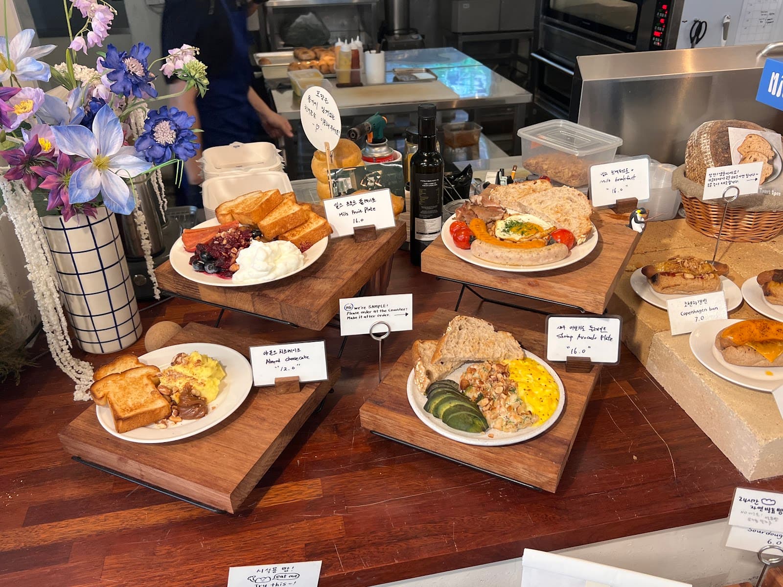 MILS — 성수동 사워도우 베이커리 카페 4