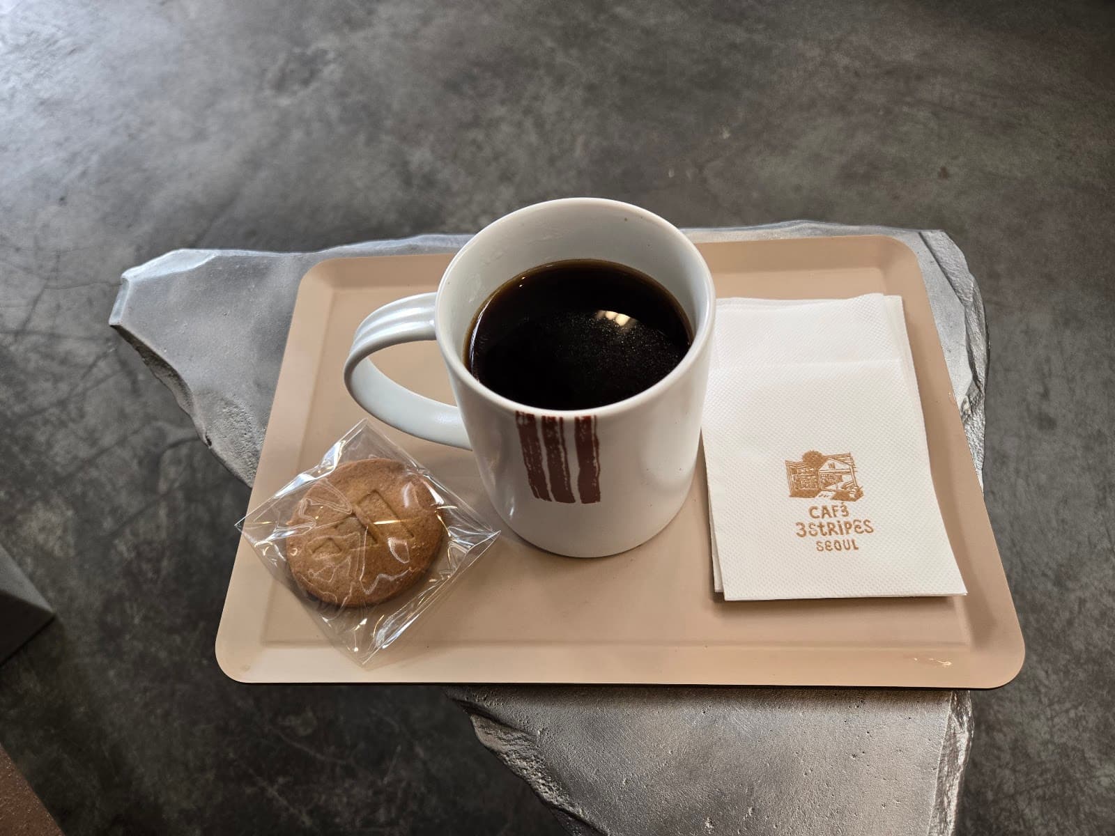 카페 3 스트라이프스 서울 4