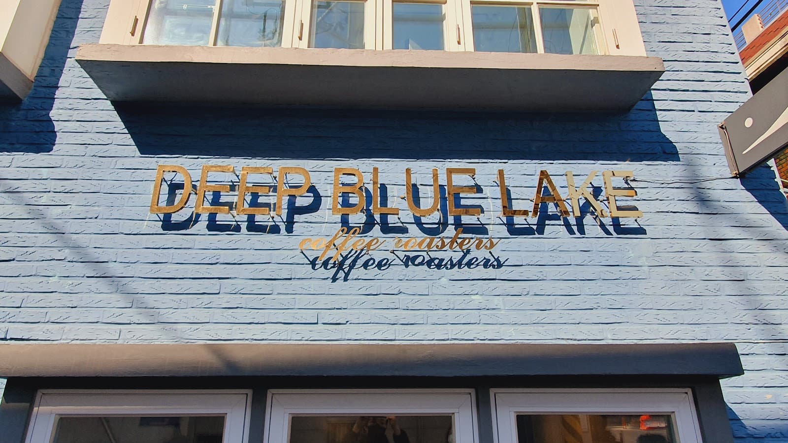 Deep Blue Lake咖啡