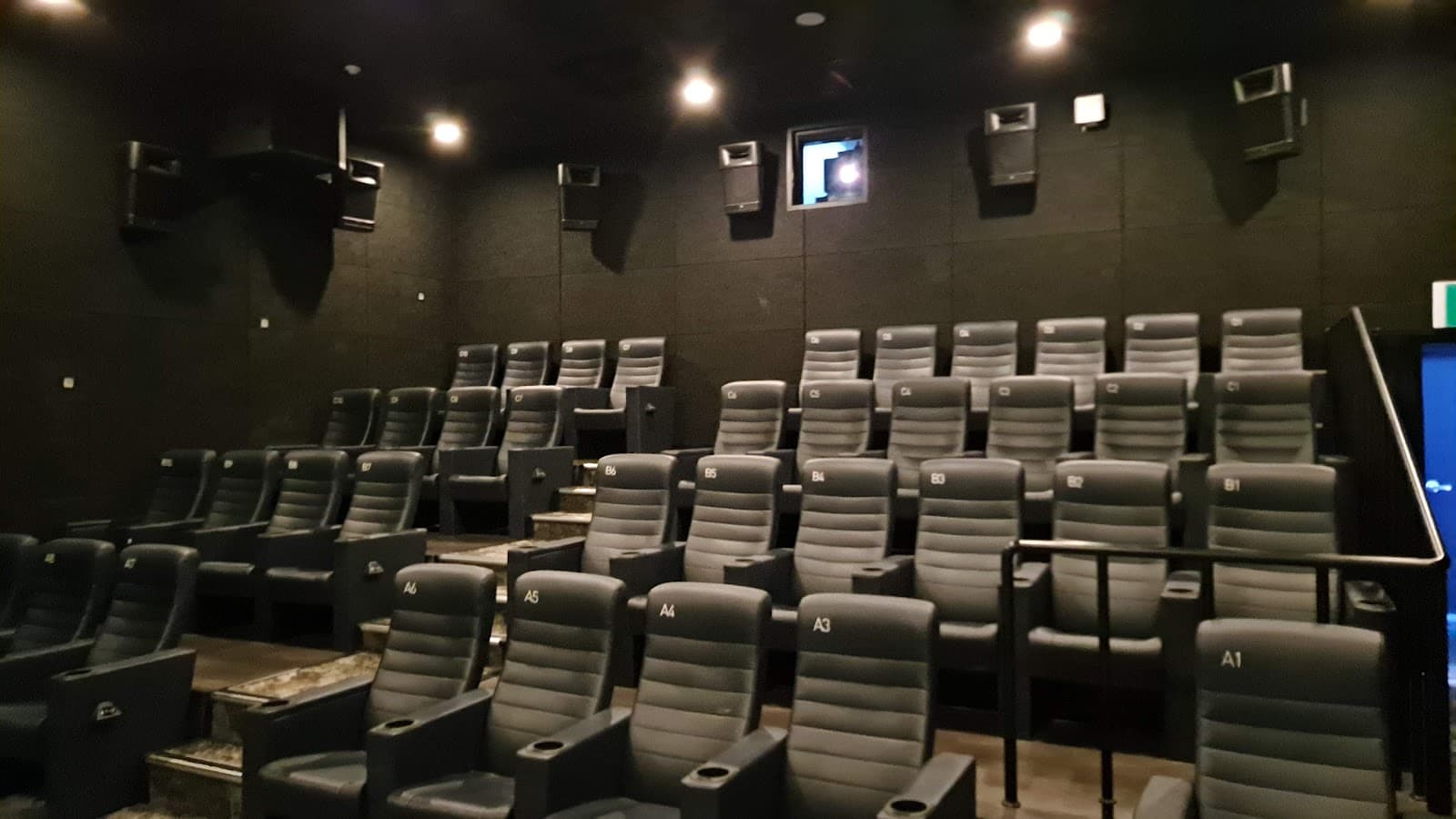 ライカシネマ 3