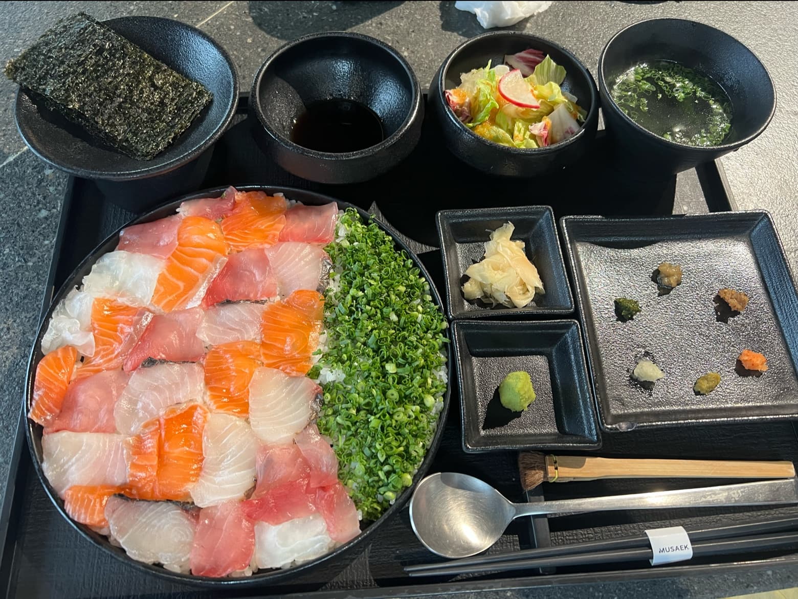 무색 — 圣水洞熟成刺身专门店 3