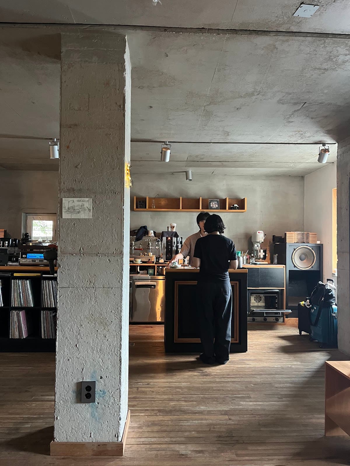 ZakiLove — 后岩洞黑胶唱片咖啡馆