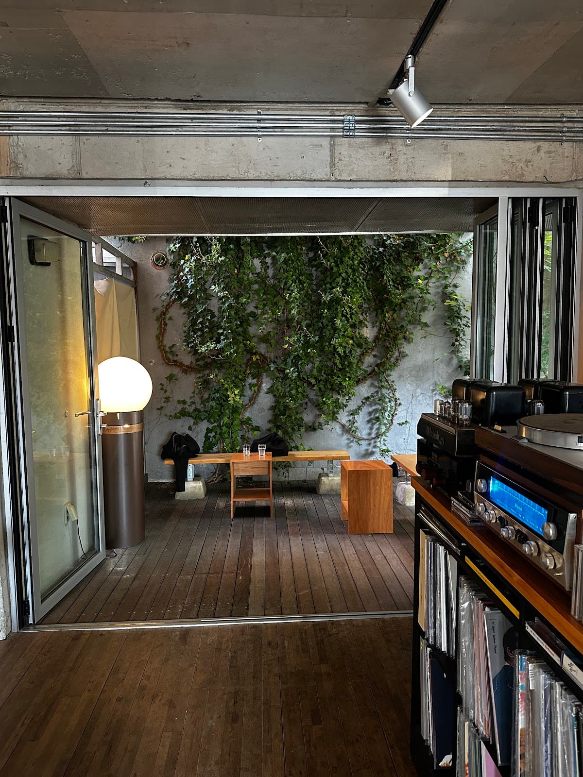 ZakiLove — 后岩洞黑胶唱片咖啡馆 3