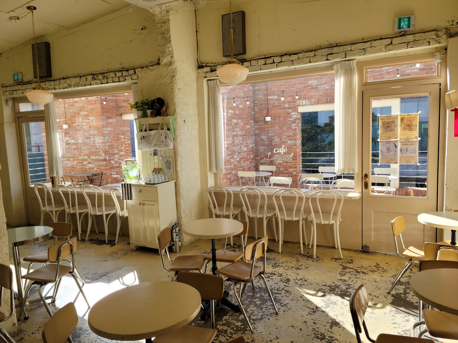 Cafe Layered Yeonnam红砖外观