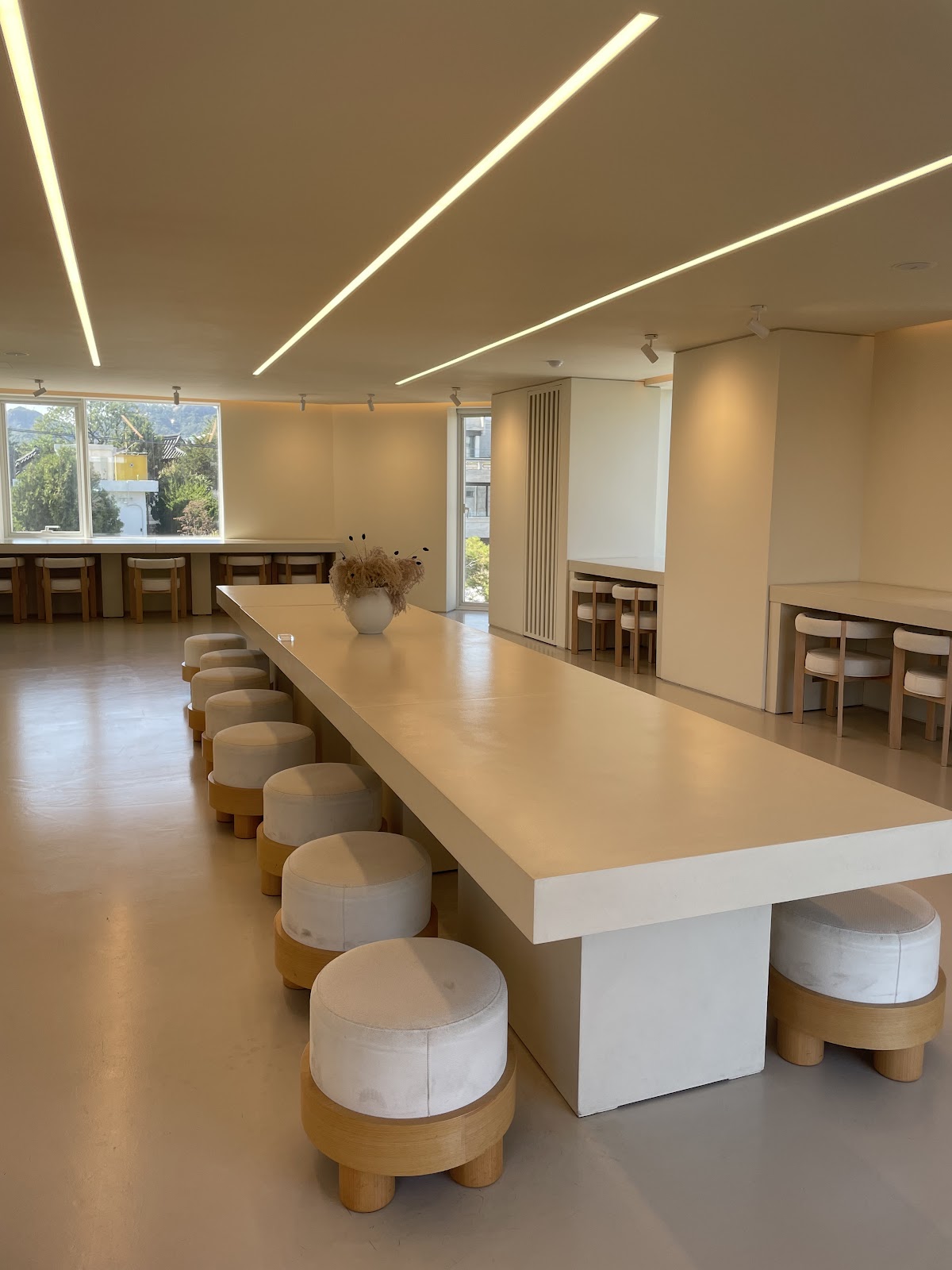 Low Roof interior - minimalist hanok space