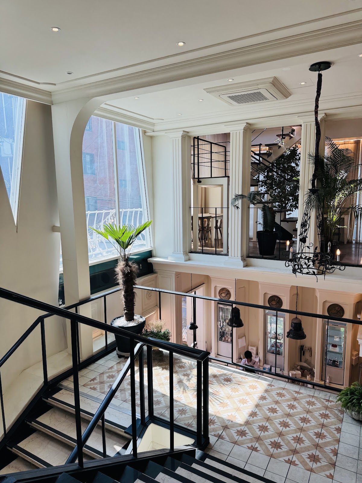 빠니드 엠 무니 인테리어