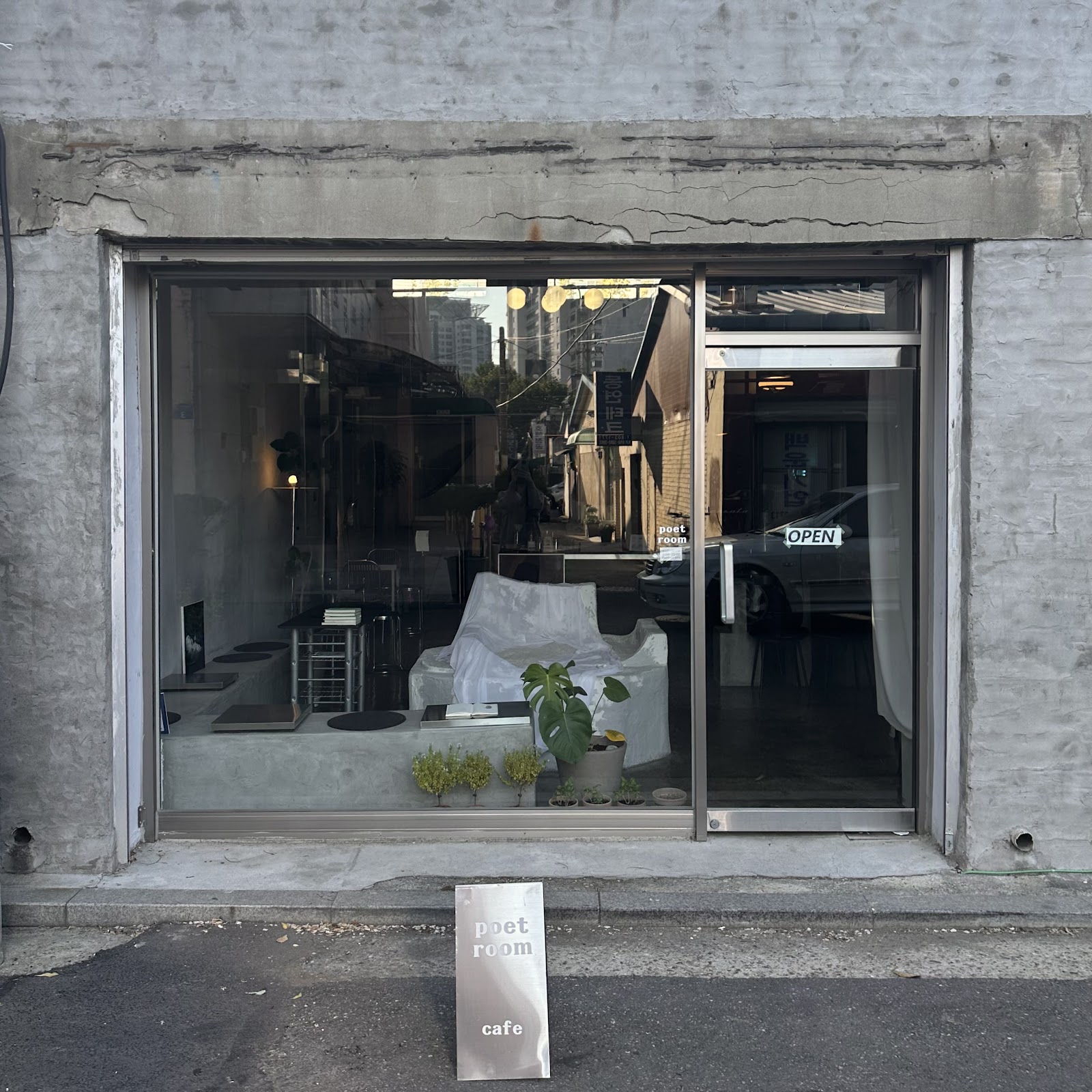 Poetroomの内部空間