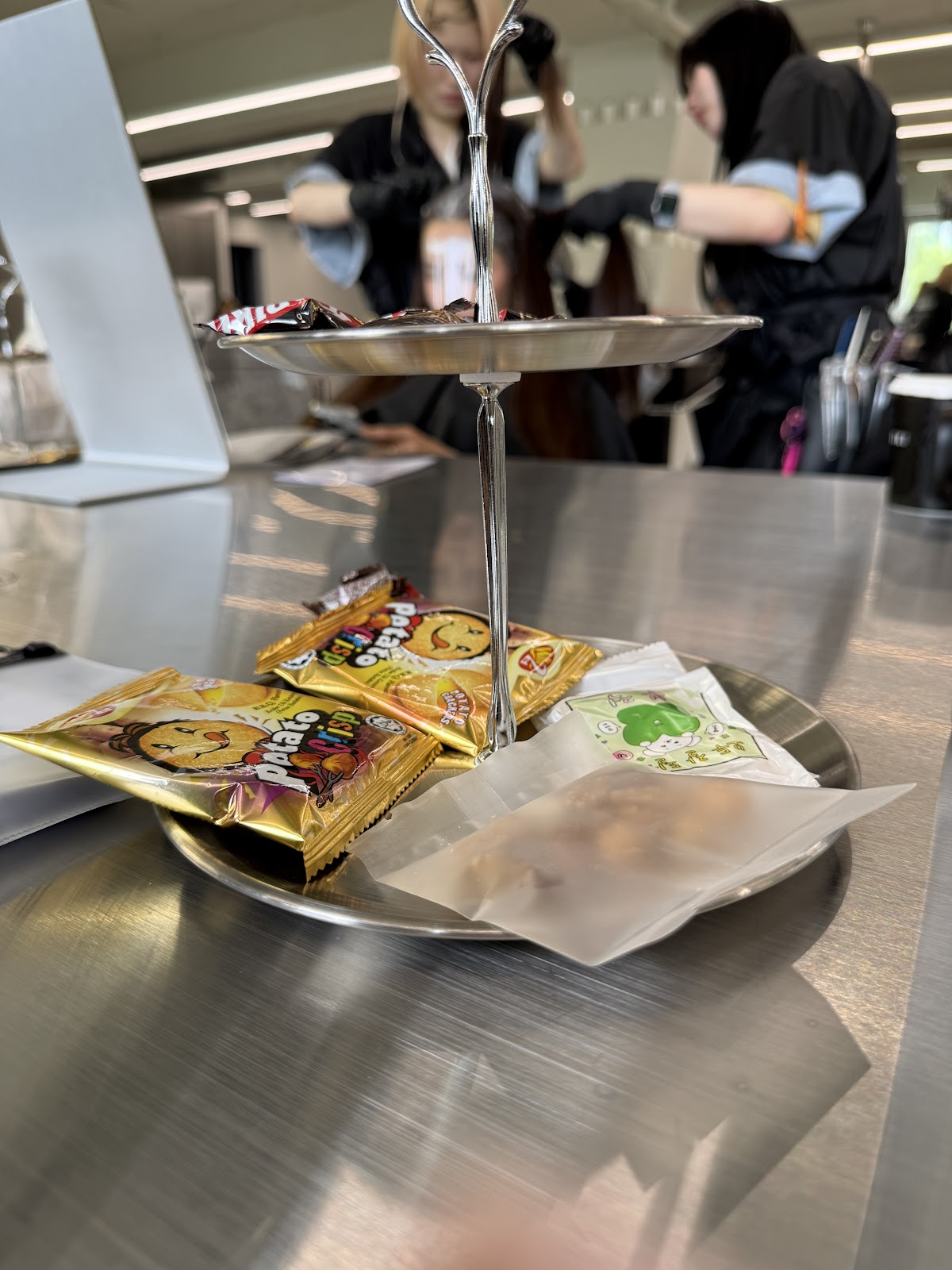 首尔圣水洞个人色彩诊断工作室空间——极简白墙与精准灯光