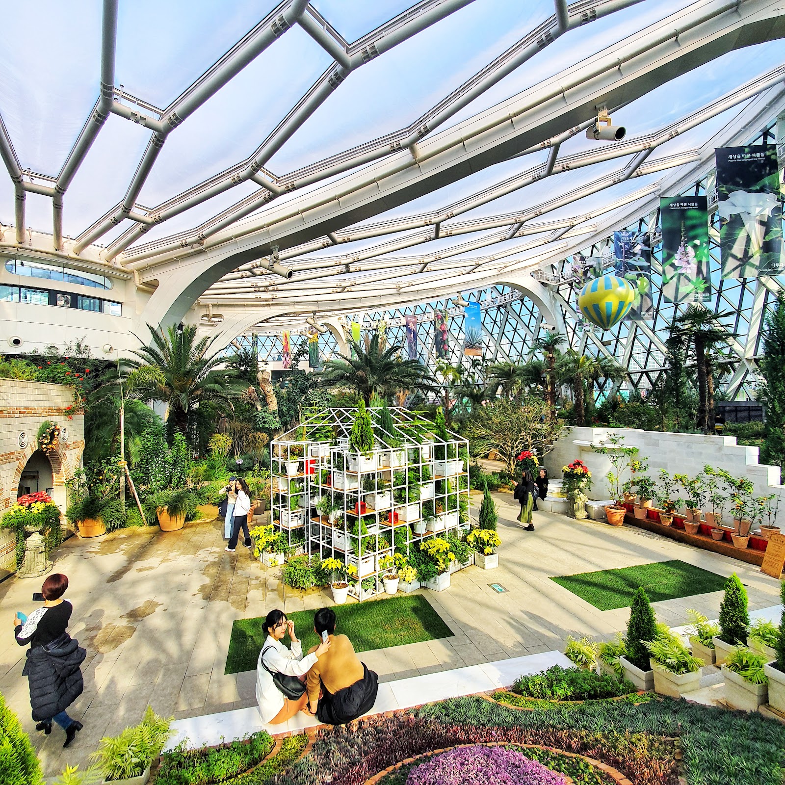 首尔植物园 — 玻璃穹顶下的热带森林区