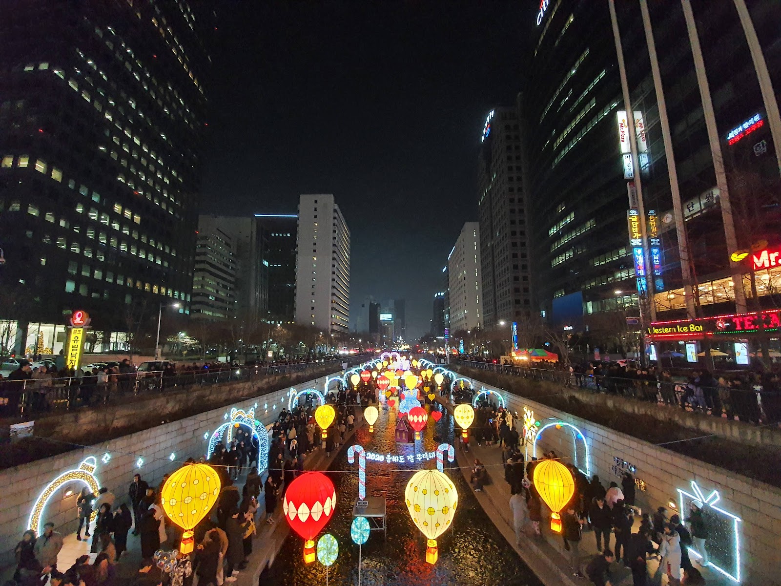 연등의 빛으로 가득 찬 서울 도심 야경, 연등회 항공 전경