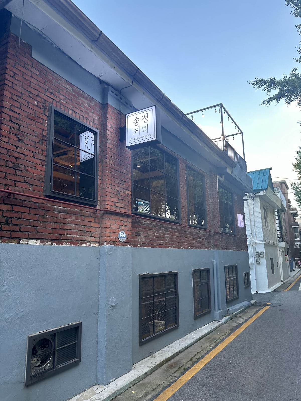 Songjeong Coffee 広々とした内部